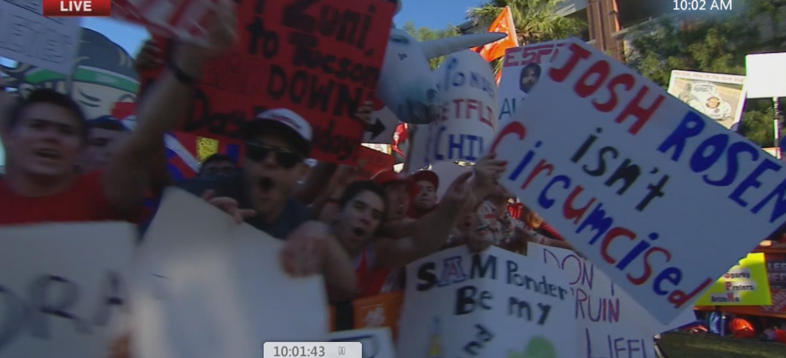 gifdsports's tweet photo. Josh Rosen isn't circumcised #collegegameday #gamedaysigns http://t.co/D54XburxDG