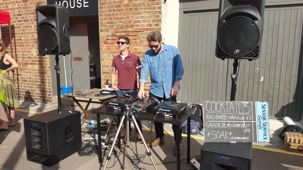 Unit_25's tweet image. Disco hour under the sunshine with Cogs &amp;amp; Killip 🎶🌞 @adriancogger @AdamKillip #U25BlockParty