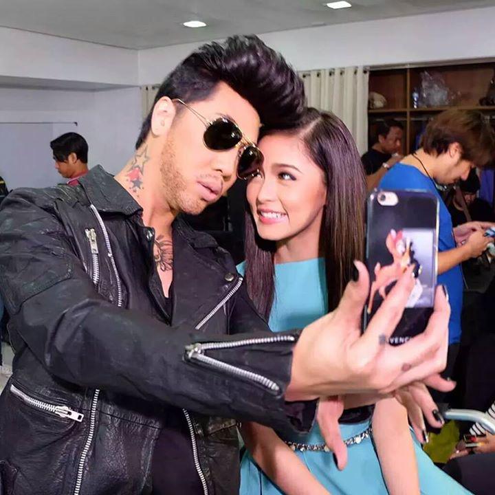vicegandadotph's tweet photo. Viceral, what is the meaning of this?
Yung totoo, chikboy ka ba? :P #ShowtimeKapamilyaDay http://t.co/2S54IAun9F