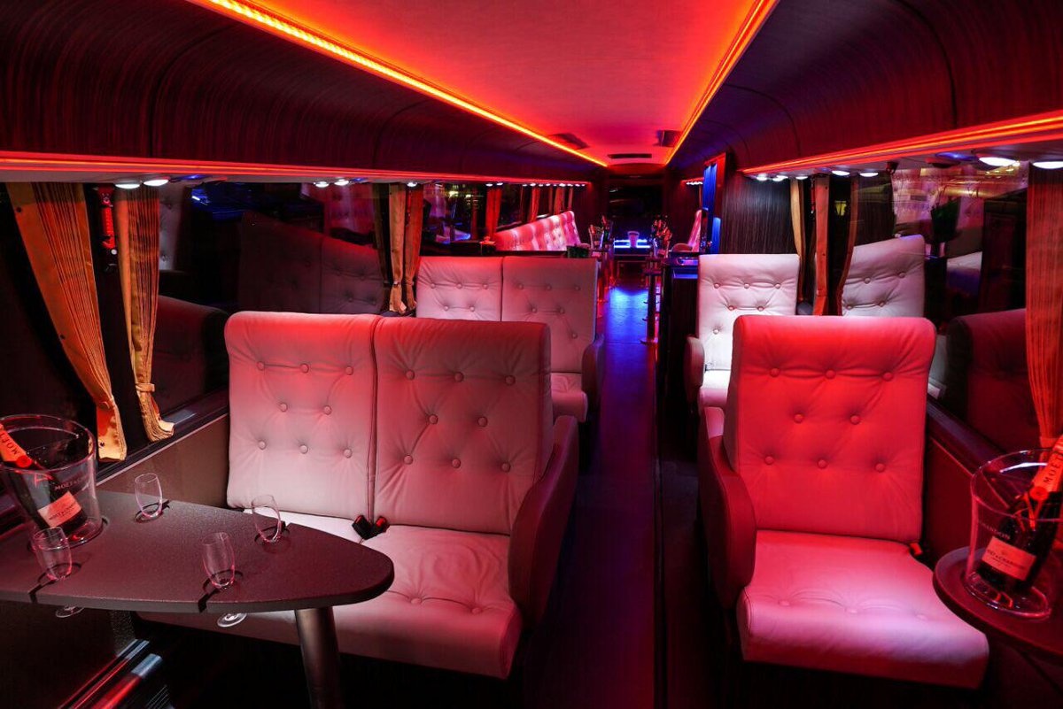 Ook voor de super #VIP en #partybus moet je bij All-Inclusive VIP World zijn. Ultra luxe voor groepen t/m 35 personen