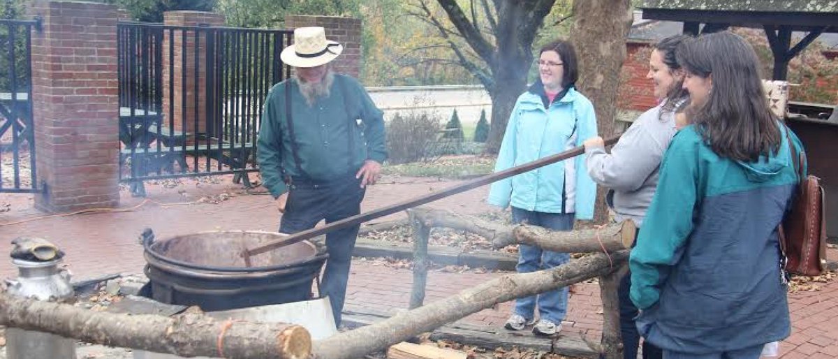 BobbyLayman's tweet image. RT @DiscoverOhio: Smells like apple butter! Here's our Top 5 Apple Butter Festivals #notFB bit.ly/1jeJXMM