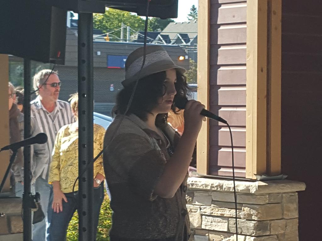 McCormickCp's tweet photo. Great job singing at the #CarletonPlace farmers market @MamaandHeidi87 #superstar http://t.co/JMqeuHtY1t