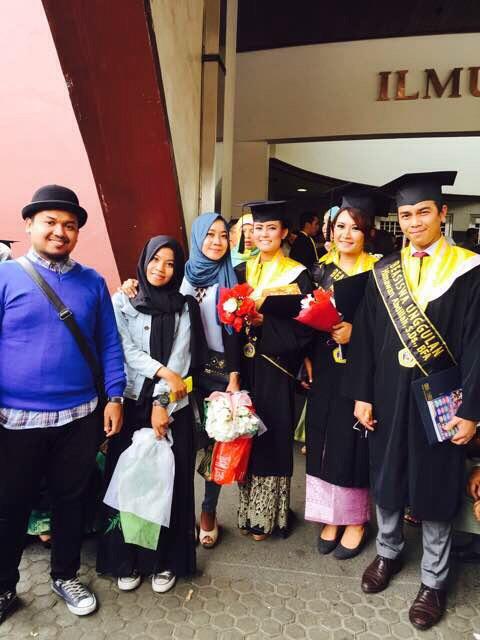 gilang_sg's tweet photo. Slmat mnmph hidup baru :) RT @infodkvunikom: #WisudaUnikom2015 http://t.co/vQap3RdAyO