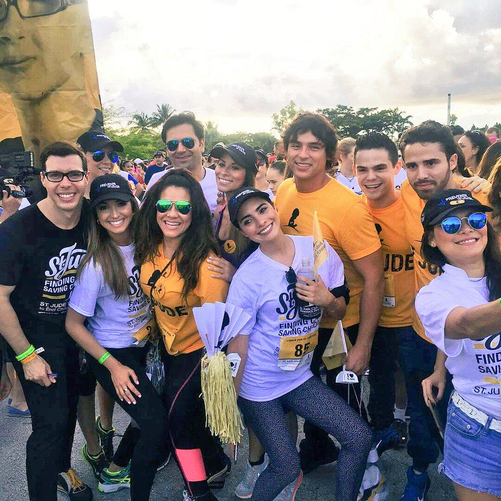 ScarletGEcu's tweet photo. @ScarletGruber Siempre Apoyando y Ayudando #walkrunstjudemiam  
Por la Lucha para acabar con el cancer de niños. Love http://t.co/ayYMlJfuxB