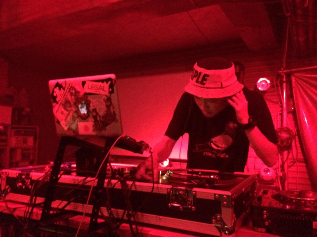 Legal0426's tweet image. 始まりましたよ〜♪
ALL GENRE
DJは @daisukeee77 
ええ感じ〜🔊✨

#ALLGENRE
#7thunderground
#LEGAL #TFGOWB
#オープンからシャンペン