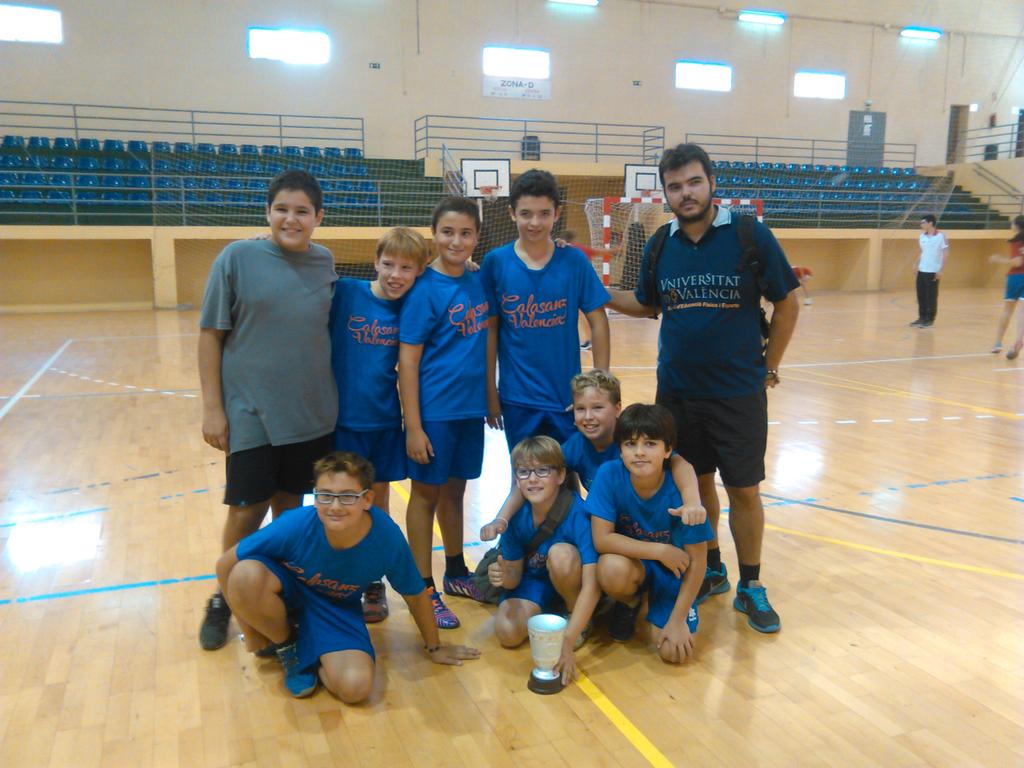 TauronsClub's tweet photo. Muy buena mañana de balonmano, Taurons- Calasanz- Lliria. http://t.co/CuWOehhnK3