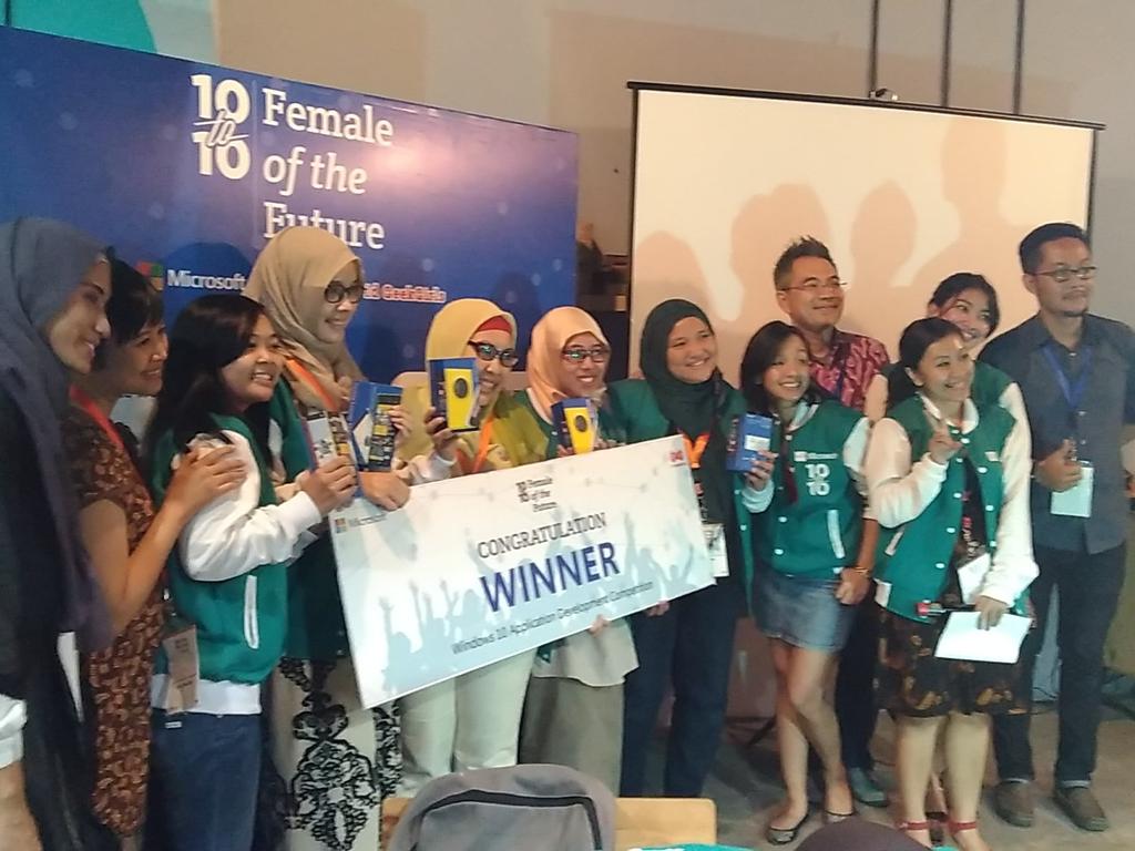 idgeekgirls's tweet photo. Dengan adanya pemenang utama ini berakhr juga acara kita hari ini, terima kasih buat peserta semua .. #10to10 #idgg http://t.co/RvCEgAZQLA