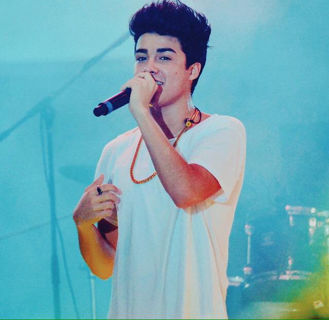 Bautisters_Gil's tweet photo. Me encanta verlo cumplir sus sueños.😍🔫 http://t.co/sglsa9WiLC
