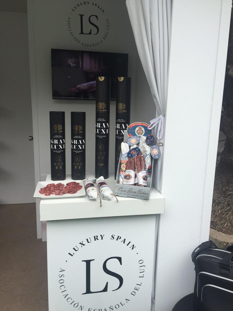 Luxury_Spain's tweet photo. Hoy desde el @RCPoloBarcelona en el @CSIOBarcelona con @Zapalmansa y @CasaRieraOrdeix http://t.co/RYlju84tYE