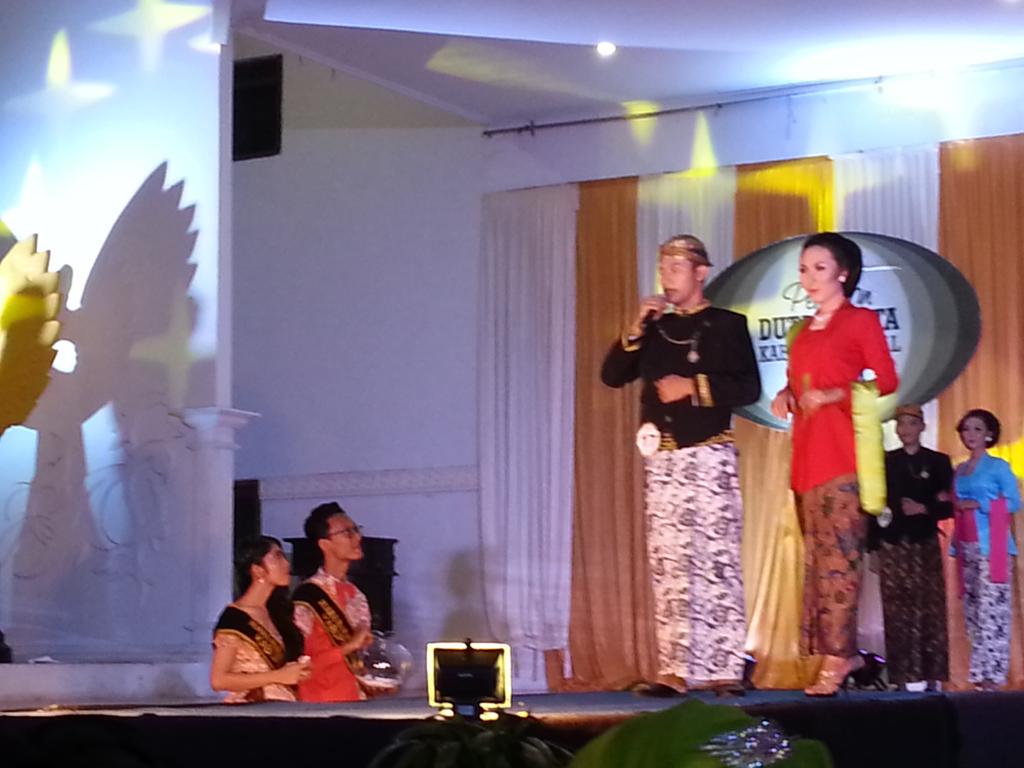 DUWISKabTegal's tweet photo. Perkenalan dan sesi QnA finalis no 17 dan 18 http://t.co/rWzVMnM18q