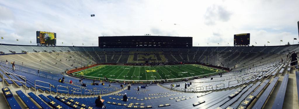 megbart15's tweet photo. Perfect day for a football game 🌞🏈 #thebighouse #letsgocougs #BYU http://t.co/DZcynbvoPe