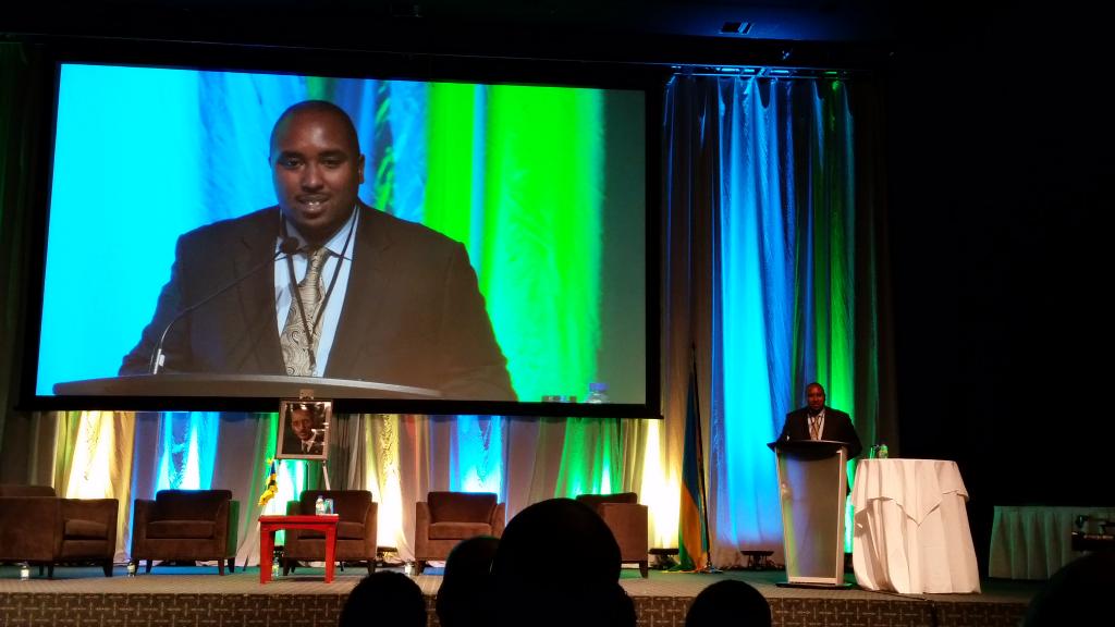 irydmtl's tweet photo. @EKinuma notre MC vient d'introduire @gmozzay coprésident de #iryd #iryd2inspire http://t.co/8bZqFU6j5e