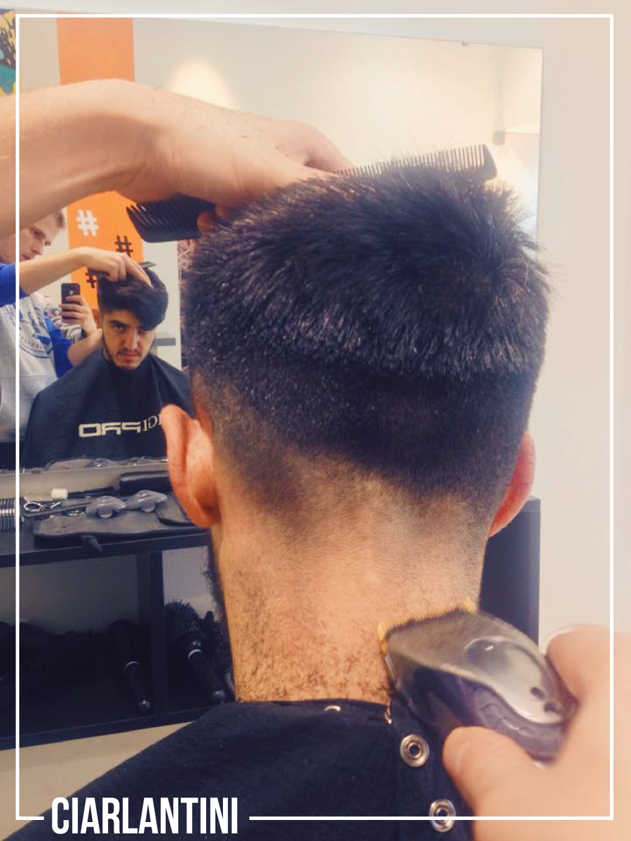 ciarlantiniok's tweet photo. Pablo tambien nos visitó y se fue con un esfumado en el corte.
#esfumado #corte #pelo #hair #hairstyles2015 http://t.co/UCrnLfPFDZ