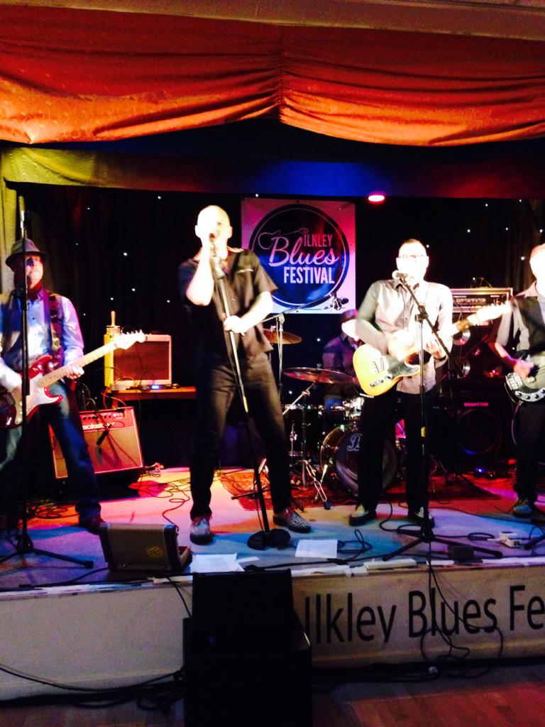 drbobbluesmaker's tweet photo. Lovin the bluekings @BluekingsUK great funky swing vibes... http://t.co/hfj3OvySqO