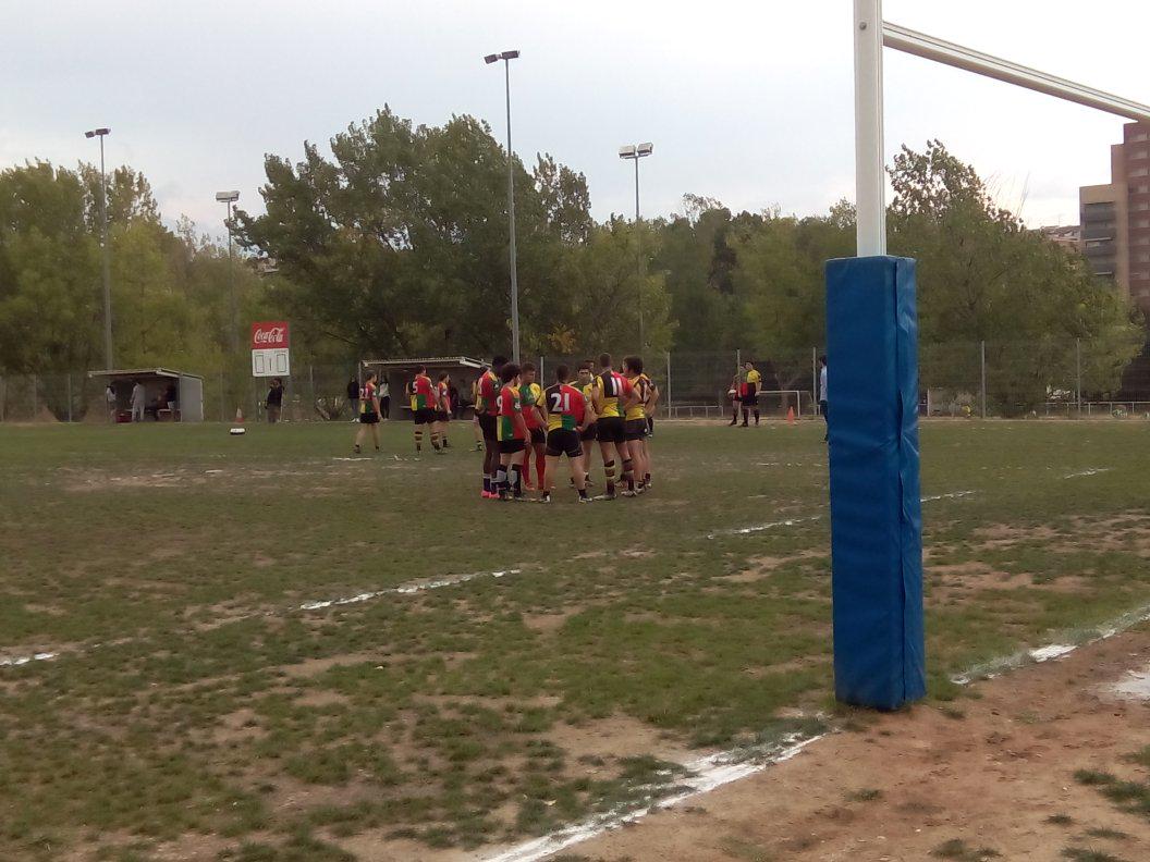GarrotxaRC's tweet photo. Tot a punt per començar el partit contra el @RugbyManresa #dhcat #piticollons #teixons http://t.co/2dxLFV1FjG