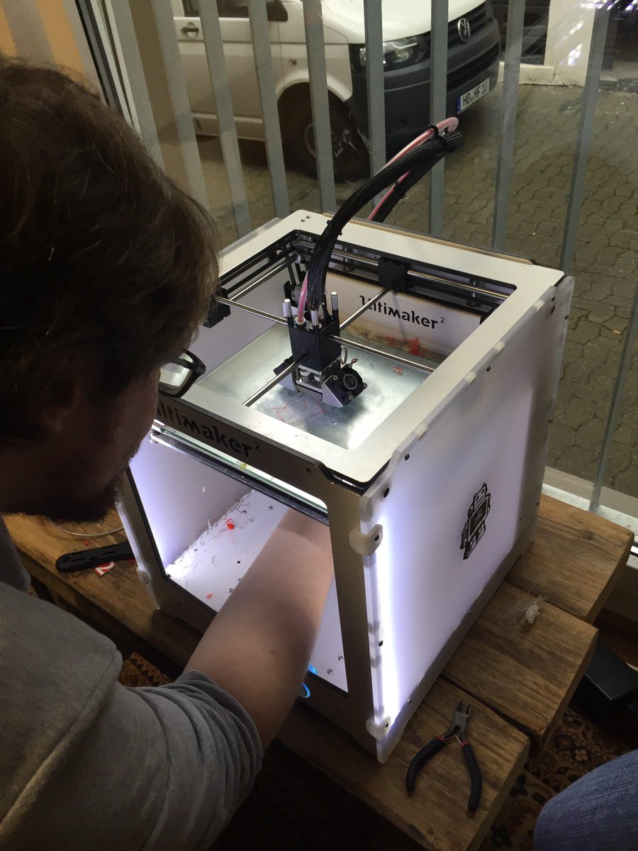 BremenHack's tweet photo. Auch in den anderen Projekten geht es gut voran! #BremenHack http://t.co/61P17ni3KW