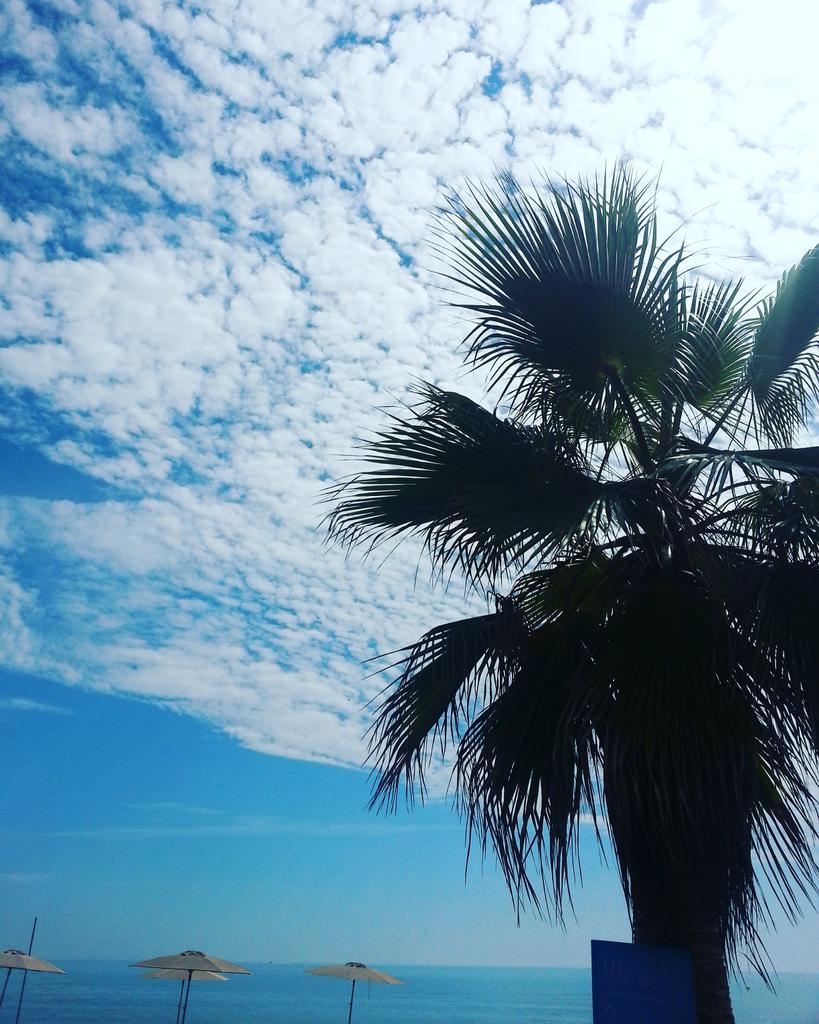 Ancladelcirilo's tweet photo. Nubes de #septiembre en  #unchiringuitodiferente http://t.co/Ux66clMBTA