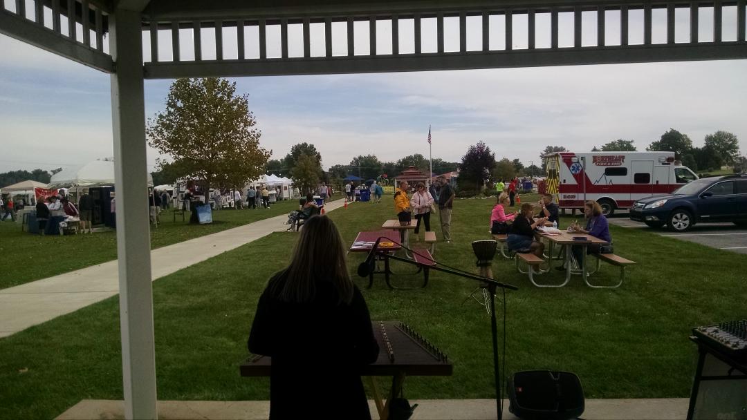 JoeJusticeLive's tweet photo. Beautiful day at riverside gardens in Leo Indiana for Art at the Riverside http://t.co/fWtjbpAOpp