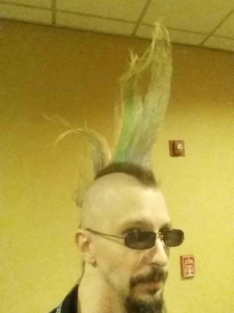 ihackedwhat's tweet photo. Hey #DerbyCon, the #renderhawk is sad today. It's now an engineering problem. HELP! I'm in the lobby, can't miss me http://t.co/3rsTqAhOzb