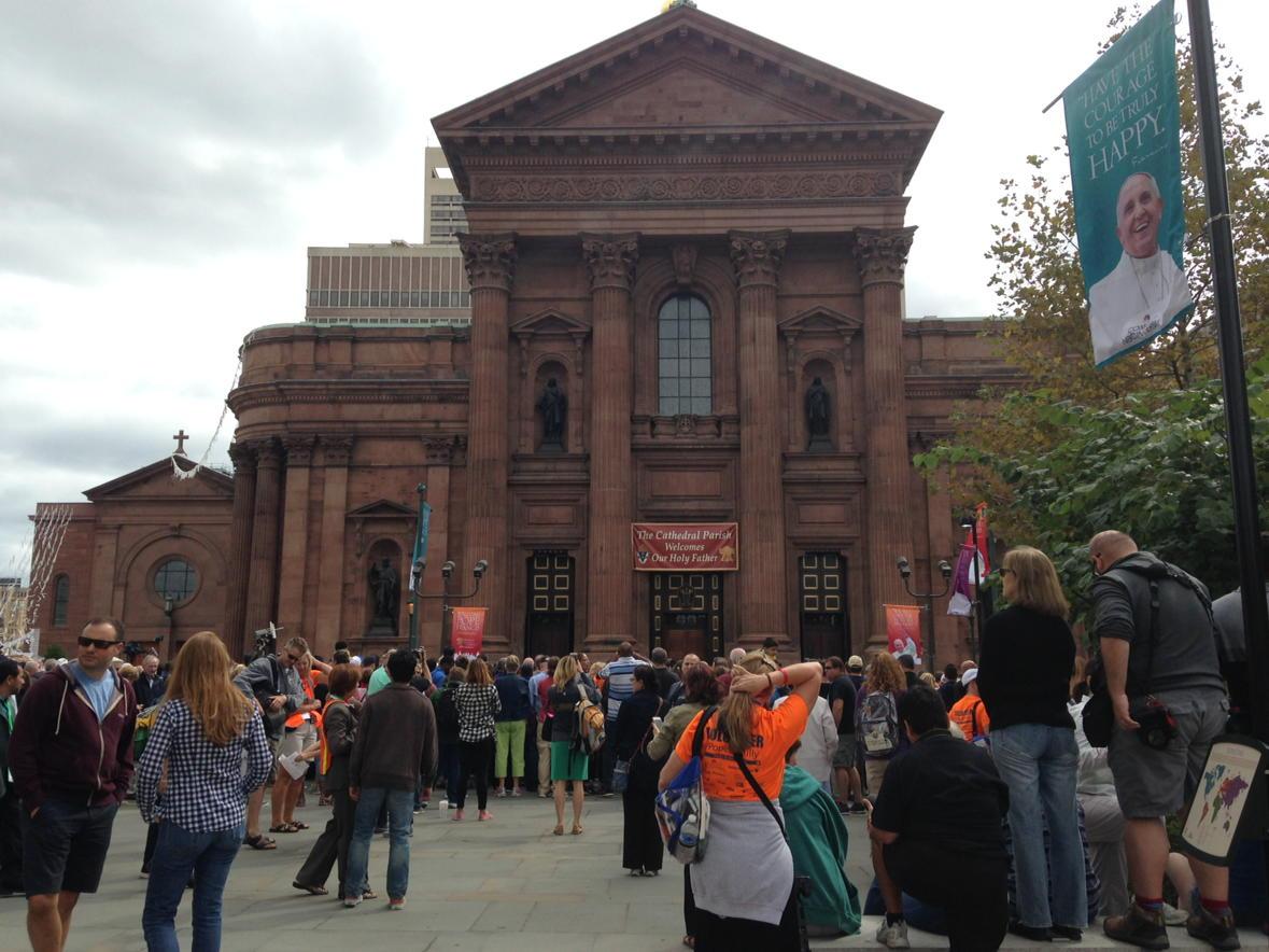 PhotoManCBS3's tweet image. #Pope Francis is now celebrating Mass right now in the Basilica or Saints Peter and Paul. #cbsphillypope #Philly