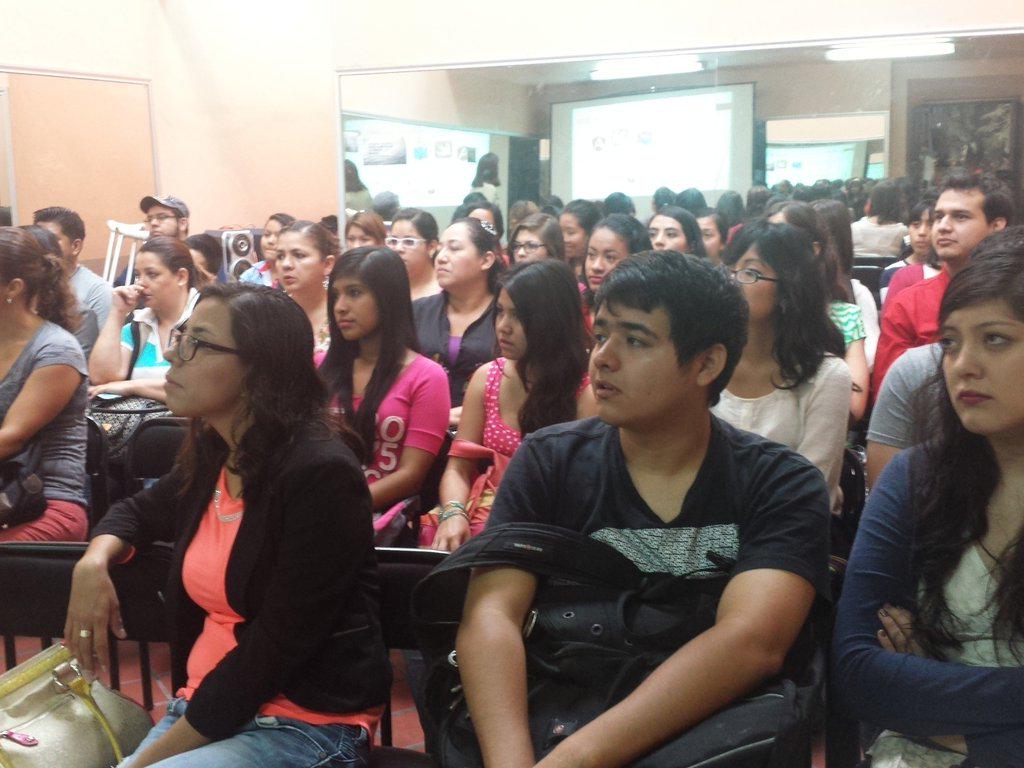 WWCodeGuzman's tweet image. Primera de las que siguen :)
