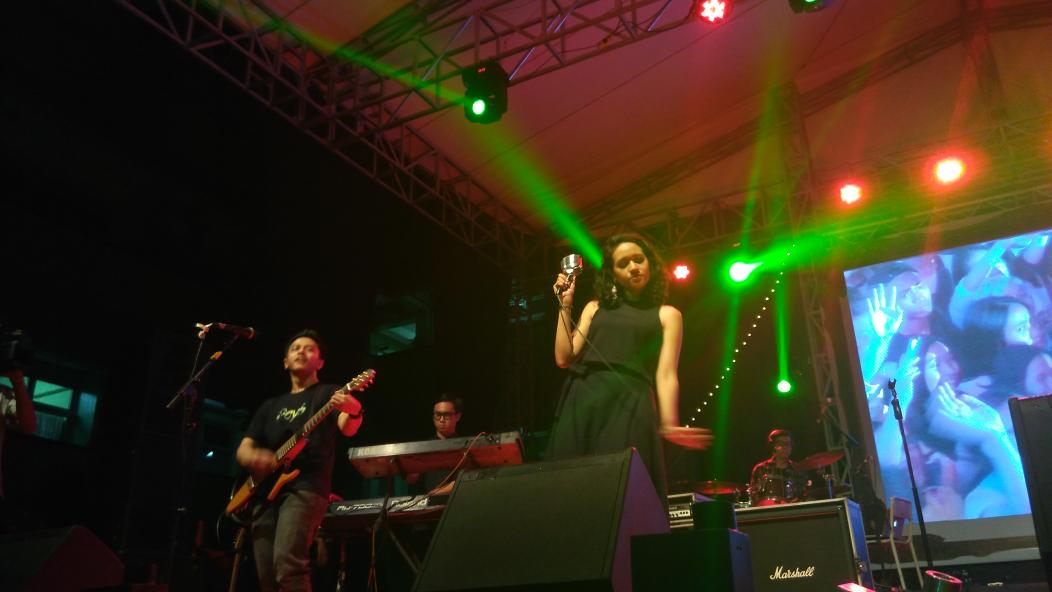 Lighting yg keren banget di <a href="/BAZKOM2015/">BAZKOM WONDERLAND</a> bikin panggung makin seru!