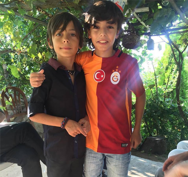 ayten_202's tweet photo. Allah ayırmasın.Kardeşlerim benim😍💜 @Emir_Zincidi http://t.co/XL9tAiKHmk