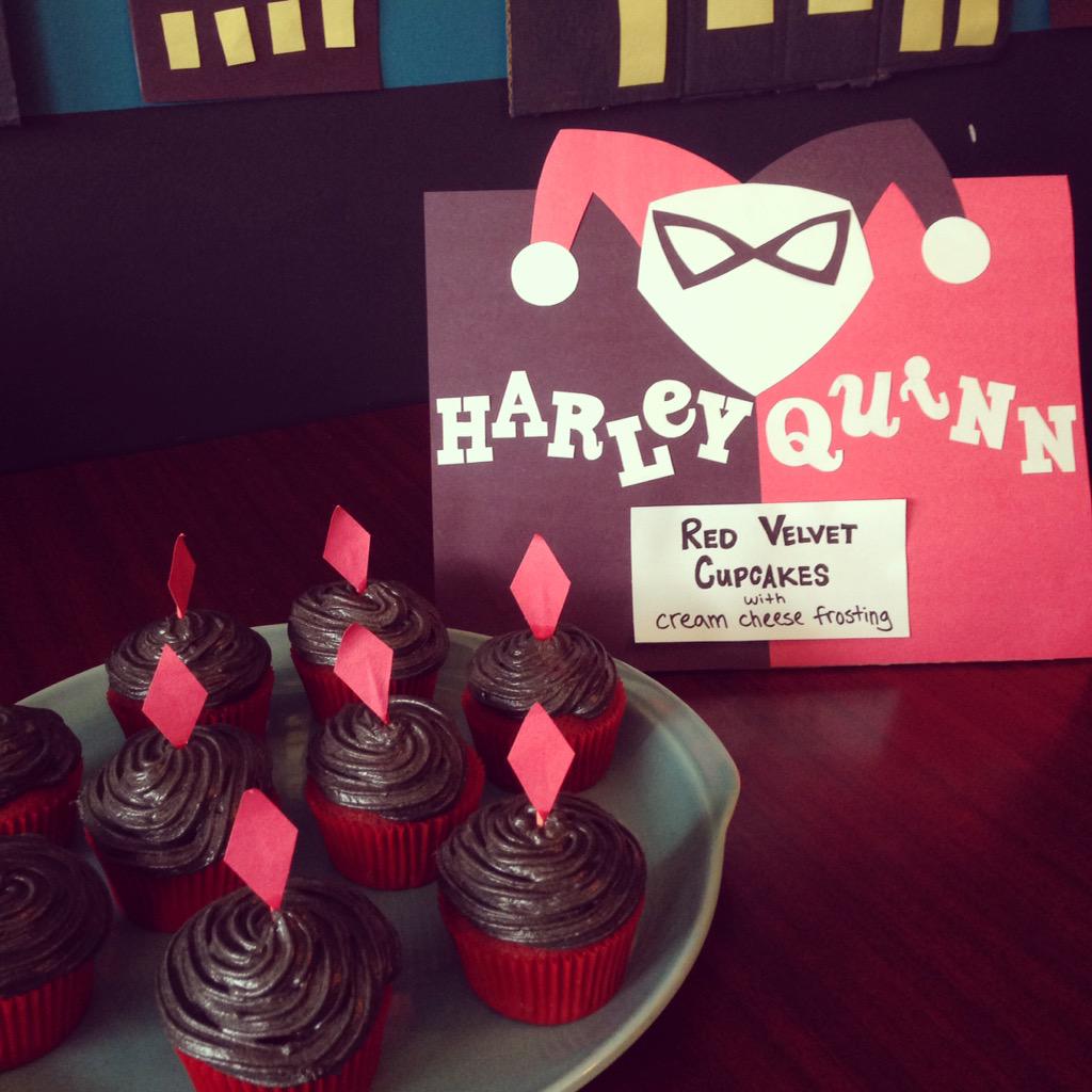 anniemoons's tweet photo. Harley Quinn red velvet cupcakes! #batmanday #stl #harleyquinn #cupcakes http://t.co/O5vme7zNH6