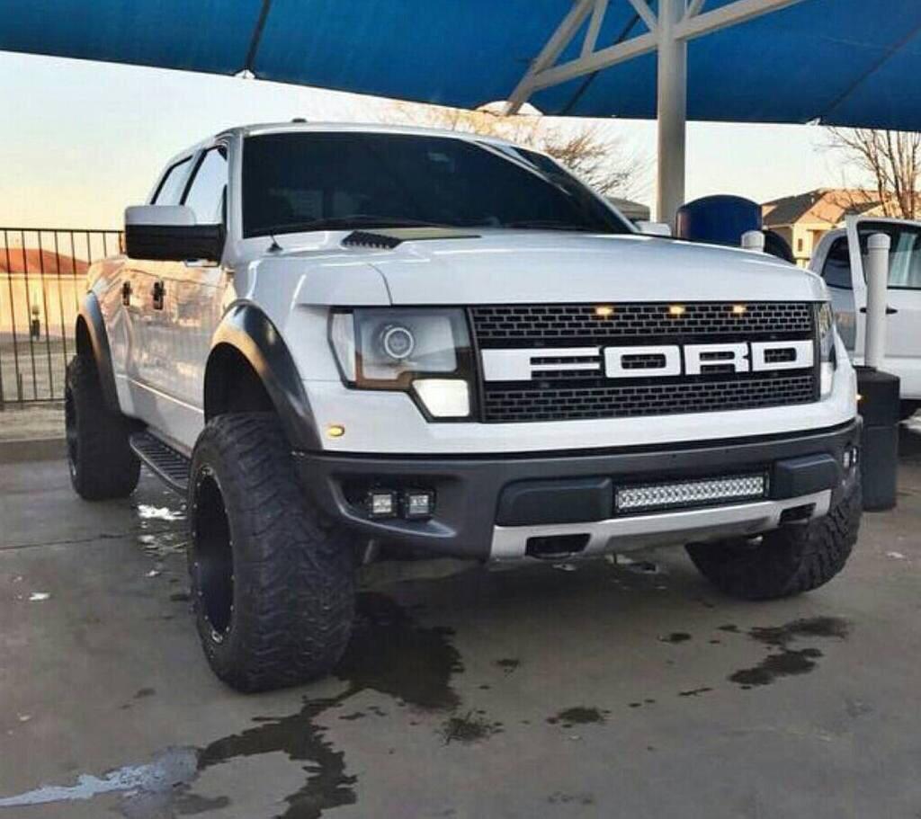 FordRaptorLife's tweet photo. RT if you want it⬜️⚫️ http://t.co/w8MSQ0z9gf