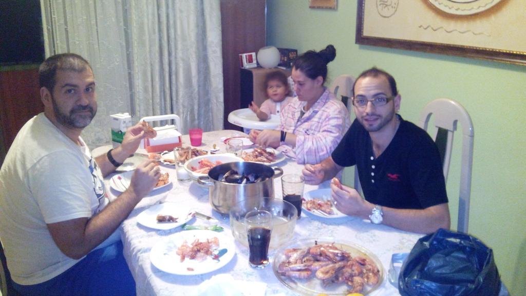 blade_hdi's tweet photo. Tras horas y horas de estudio para @iesvpazemv, una buena cena!!! http://t.co/tByRJjTylL