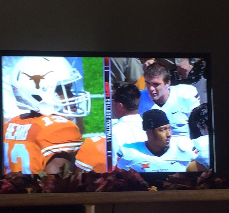 pamelalee33's tweet image. Both quarterbacks being Guyer HS alumni make it difficult to decide who to root for. #wildcats #OKSTvsUT