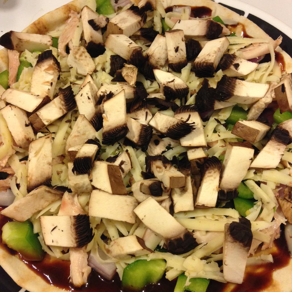 enkiley's tweet photo. Local pita pizzas for supper with ingredients from @uprootedmarket @MarketFreshNS #localfoodclub http://t.co/MOzeSA8tFB