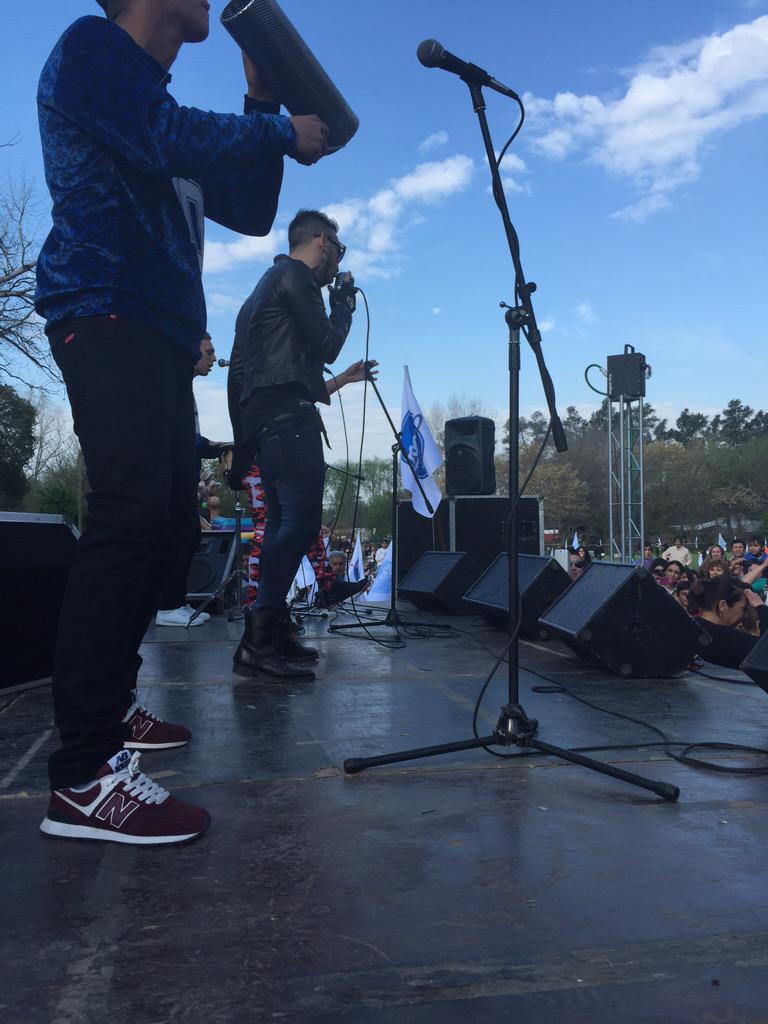 dantealarconpro's tweet photo. 1er show #Sabado Sabado Lujan Gracias sindicato de comercio @Royferreira_ok @RodriElCapatas @maxiassamanager 🎼 http://t.co/bEQXfPXTvk