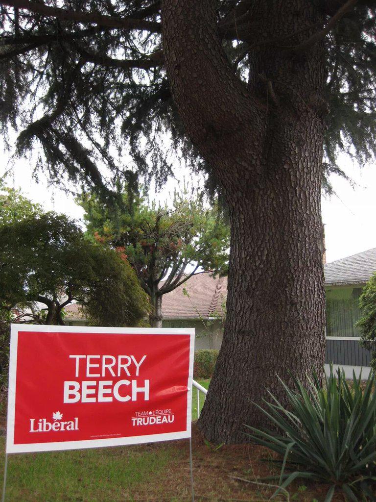 terrybeech's tweet photo. Reminder to show me your signage pics using #sendterryasign! If you'd like a sign email vote@terrybeech.ca! #lpc http://t.co/I247CuDXKf