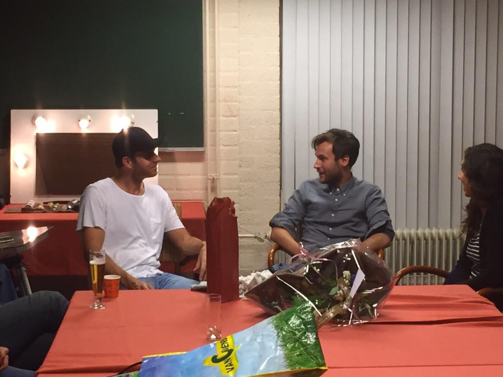 BKBAcademie's tweet photo. Dag afgesloten met cabaretvoorstelling #Sluimer van @HenryvanLoon, na afloop gesprek in de kleedkamer. #BKB16 #NL16 http://t.co/bNdRDpipqu