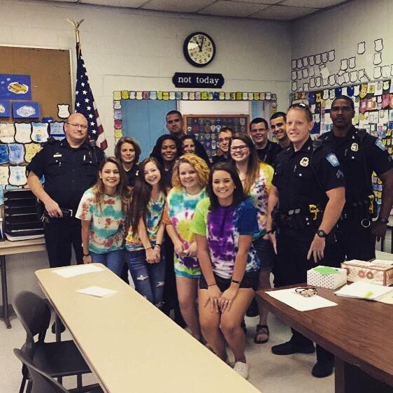 praiseyth's tweet photo. our squad of 11th grade girls spent the day delivering goodies to local first responders! #servolutionbmt πππ¨ http://t.co/sO5L567iy7