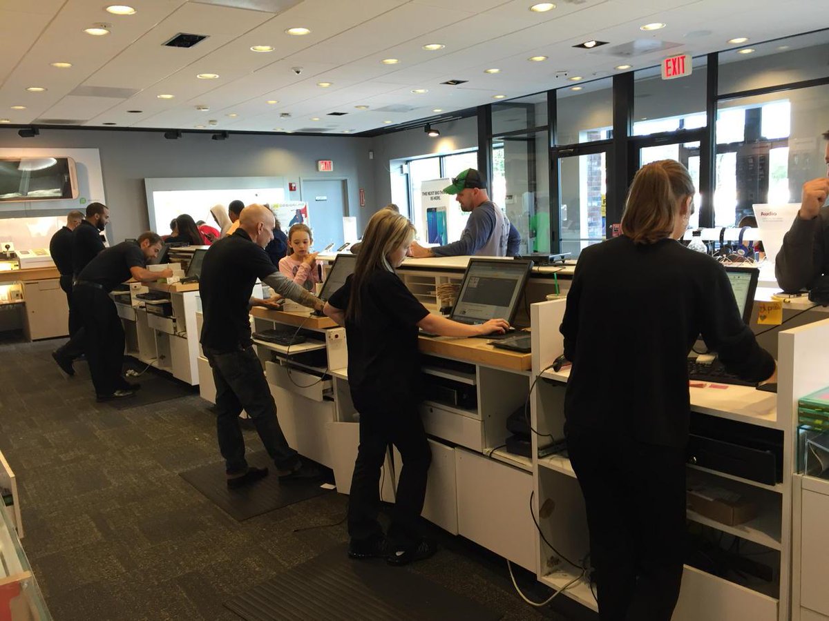 SprintStore2525's tweet photo. Sprint in Peabody is hard at work! @John_Gore54 @marceloclaure @kpalet5 @ne_northstars http://t.co/OOGwUb0tRb