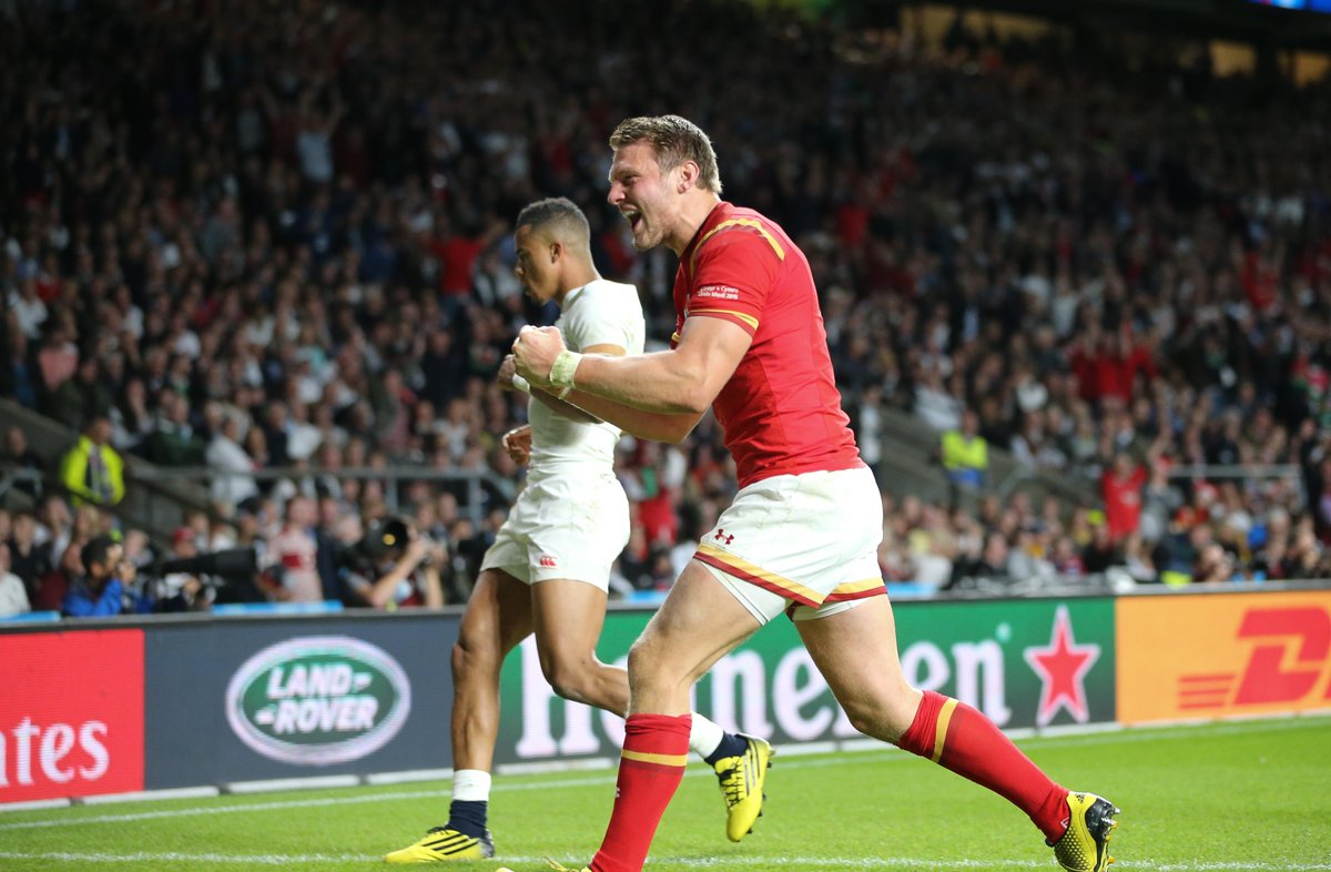 WelshRugbyUnion's tweet photo. MOTM Dan Biggar celebrates Wales 28-25 victory against England in the #RWC2015 http://t.co/BsMxCl39xr