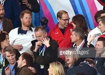 britishroyals's tweet photo. Prince William &amp; Kate celebrating Wales win. William is vice patron of @WelshRugbyUnion #RWC http://t.co/O6oFsyvV3R http://t.co/YaVzPvzfdI
