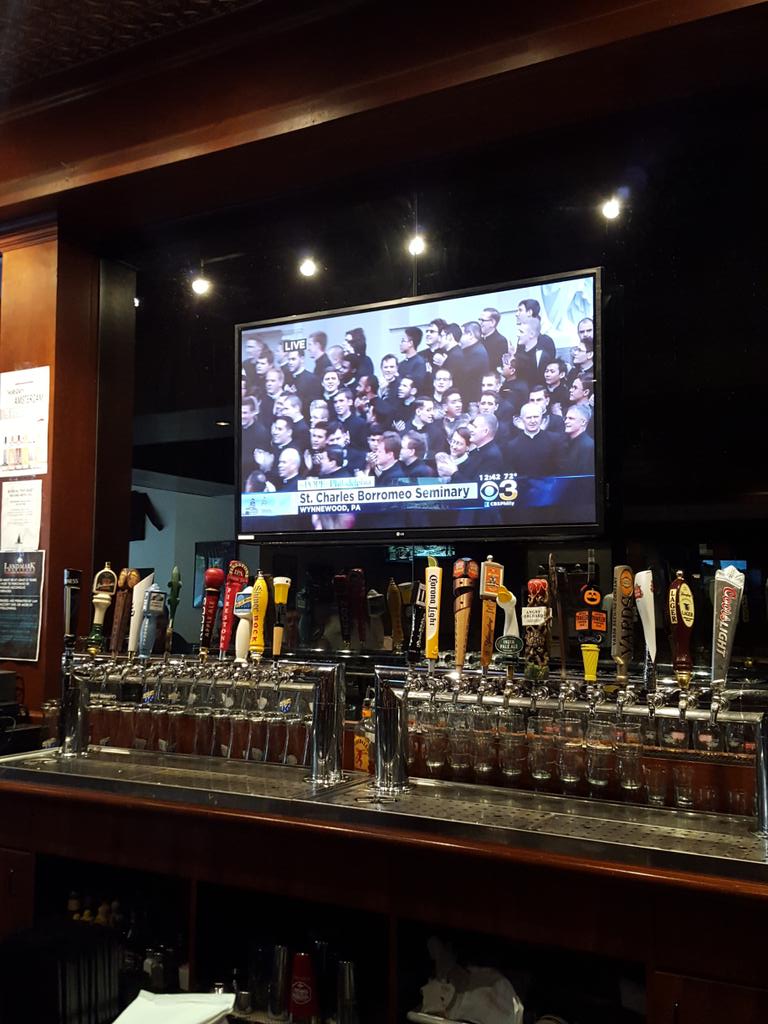 LandmarkCL's tweet image. Great way to enjoy your Pope visit #PopeInPhilly #popenextdoor #popeadelphia #landmarksju