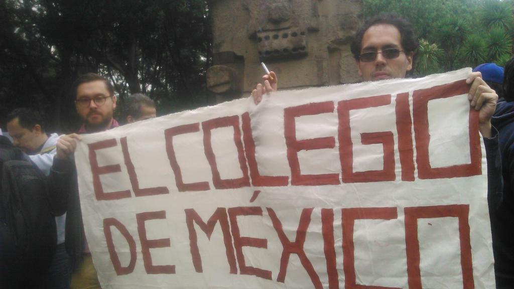 Marchando, exigiendo justicia: <a href="/ELCOLMEX/">El Colegio de México</a> presente
