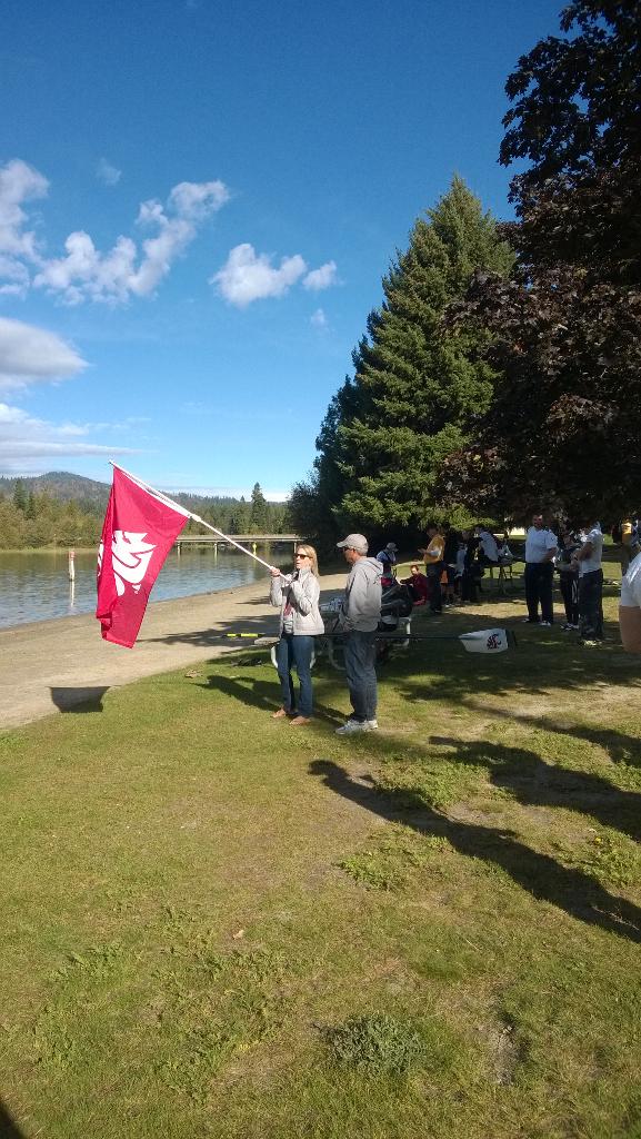 WSUCougarRowing's tweet photo. Mangiagli's continue the tradition of waving the flag! #gocougs http://t.co/gOKrRUXKuM