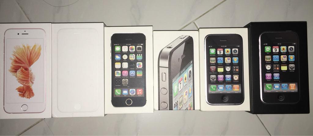 Looking at how the boxes change over the years @MacSparky <a href="/gruber/">John Gruber</a> <a href="/KatieFloyd/">Katie</a>