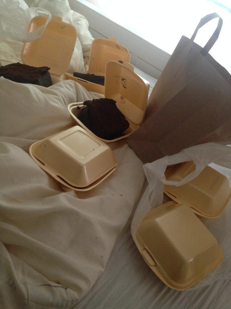 LunarCFT's tweet photo. I went to the sarnie shop as they was closing n they gave me all this free cake who wants to come round and have sex? http://t.co/HL9YQnDbne