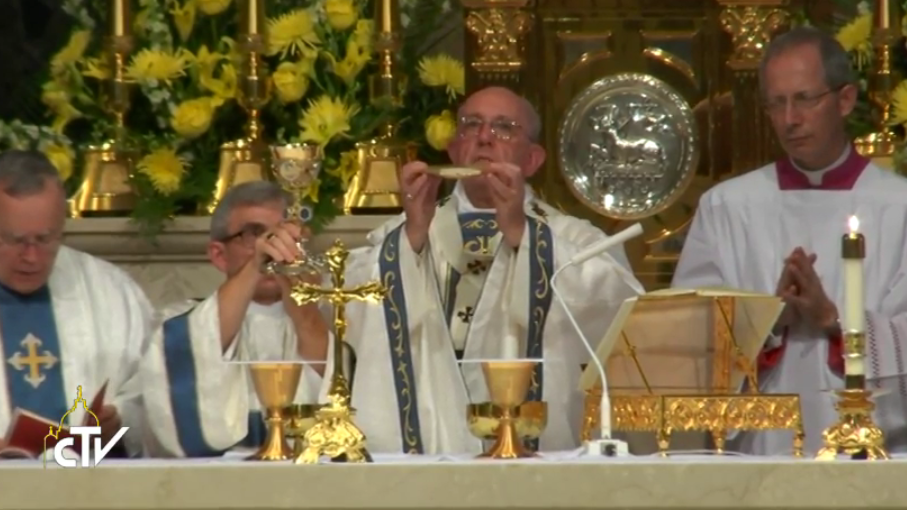 ACDtvOficial's tweet photo. Homilía del #PapaFrancisco en la Santa Misa en #Filadelfia #PopeinPhilly #PopeInUSA  https://t.co/DhhAFQNLEt http://t.co/KftHjT8dA5