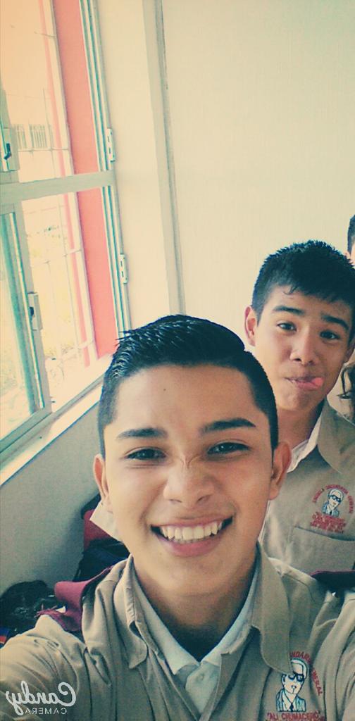 MartinJ98698582's tweet photo. RT y twe. Y te. Sigo. En facebook. http://t.co/m19AjzuxVM