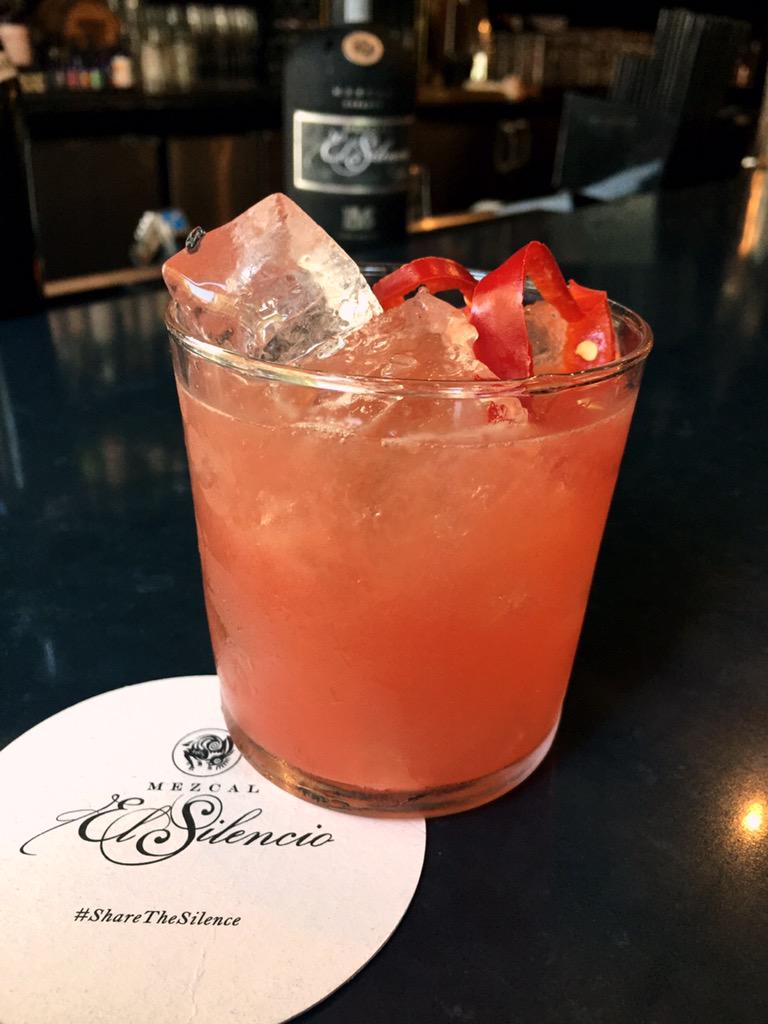 MezcalSilencio's tweet image. "Tony Starr 2.0" from #Graffiato #DC
#MezcalElSilencio infused w/Thai Chili 
Tequila
Citronage
Blood orange
Lime

🐇