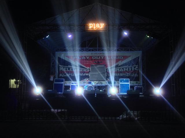 Players, stage sudah siap. Jangan, lupa besok dateng ya. #PlayOutLoud #1YearRockinOut
