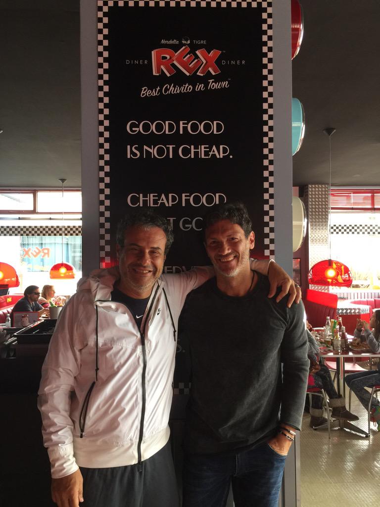 paluchari's tweet photo. Tarde de amigos en Rex Nordelta con @LeoMateu 🍔👌 http://t.co/9h8fPy2jpr