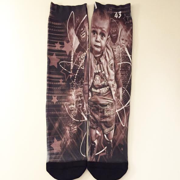 RealFortyThree's tweet photo. Get some custom socks for your loved ones #customsocks #mensfashion #KicksOnFire #sneakerculture #sneakerheads #ball http://t.co/B44UNmp7FX